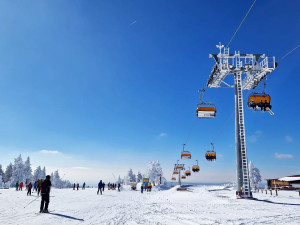 Areály v Karlovarském kraji mají i na začátku března výborné podmínky k lyžování