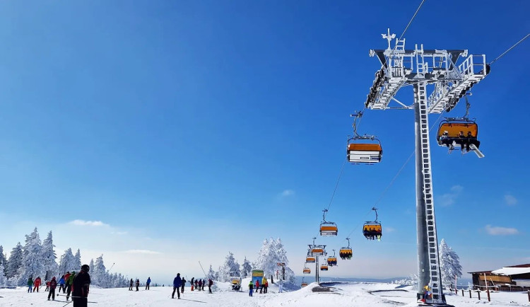 Areály v Karlovarském kraji mají i na začátku března výborné podmínky k lyžování