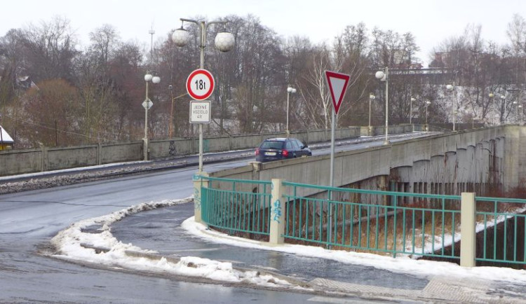 Karlovy Vary vybraly dodavatele oprav Ostrovského mostu, budou stát devět milionů korun