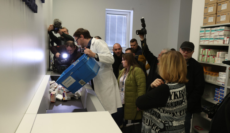 Nemocnice Sokolov má automatický lékárenský skladový systém, největší v Česku