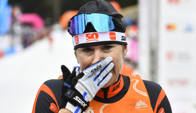 Kateřina Neumannová v cíli Jizerské 50 v únoru letošního roku.