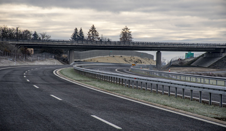 ŘSD chystá kompromisní variantu dostavby D6 k německé hranici