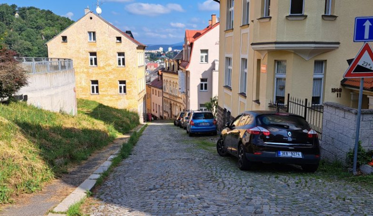 Vary chtějí letos opravit Vyšehradskou ulici, zůstane v historické podobě.