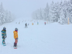 V Karlovarském kraji se stále lyžuje na Klínovci nebo v Potůčkách
