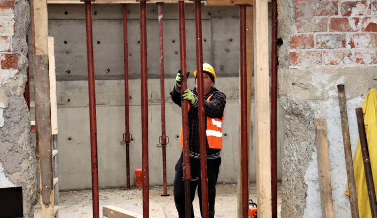Stavba knihovny v Chodově bude hotová koncem června, otevře začátkem září