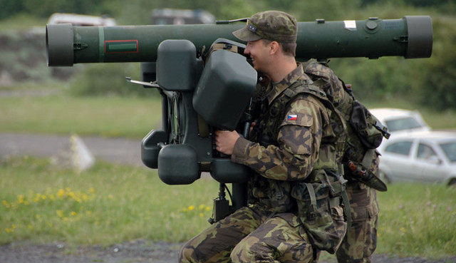 Čeští a slovenští vojáci trénují ve vojenském prostoru Hradiště sestřelení dronů