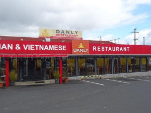 Tady snad nikdy neuklízíte, tepali potravináři majitele vietnamské restaurace v Chebu