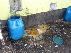 Tady snad nikdy neuklízíte, tepali potravináři majitele vietnamské restaurace v Chebu