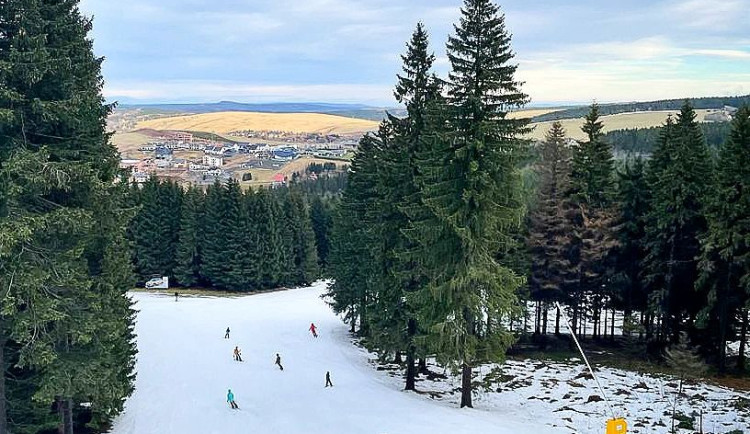 V Krušných horách se lyžovalo v posledních otevřených areálech