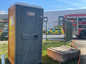 Trojice mužů se na Karlovarsku nadýchala neznámé látky. Záchranná služba je převezla do nemocnice