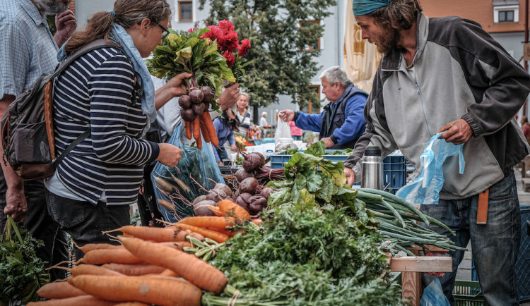 Získat prodejce na farmářské trhy v Karlovarském kraji není jednoduché