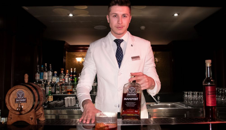 V práci mě hodně inspirují filmy a hudba, říká barman Patrik Škamla