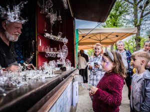 Karlovy Vary zahájí novou lázeňskou sezónou jarmarkem, koncerty i průvodem Karla IV. s družinou