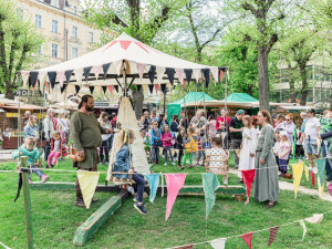 Karlovy Vary zahájí novou lázeňskou sezónou jarmarkem, koncerty i průvodem Karla IV. s družinou