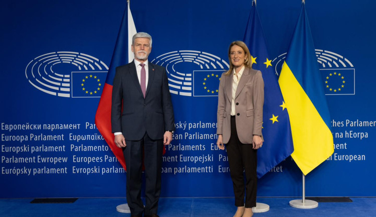 Česko musí tlačit na Evropskou unii, aby jednala o přijetí Ukrajiny, ohlásil Pavel v Bruselu