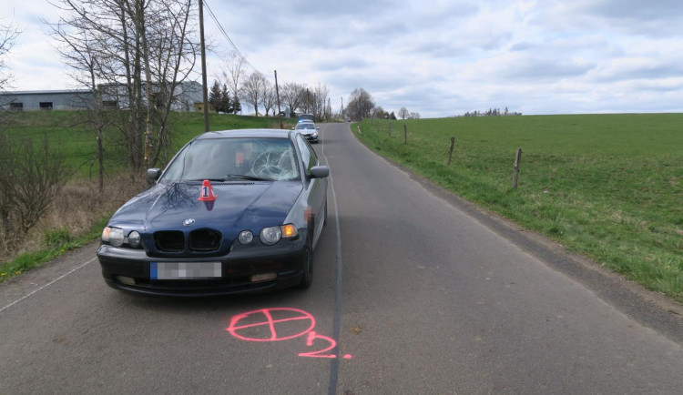 Mladý řidič u Teplé srazil chodce. Ten byl pod vlivem drog