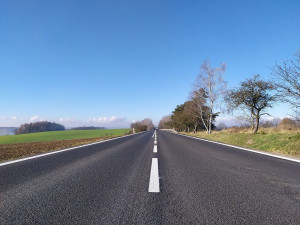 Bezpečnější a komfortnější bude nová silnice mezi Radyní a Smilovem na Karlovarsku