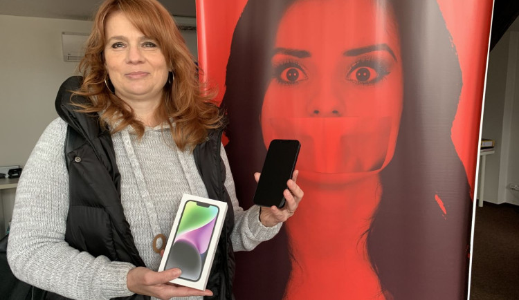 Vůbec jsem to nečekala, raduje se Simona Cháberová. S Drbnou vyhrála iPhone 14