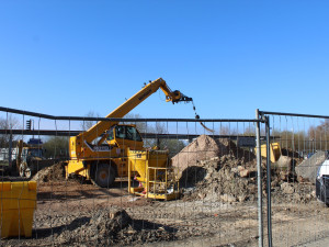 FOTO: V Aši pokračuje výstavba nového nádraží