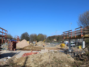 FOTO: V Aši pokračuje výstavba nového nádraží