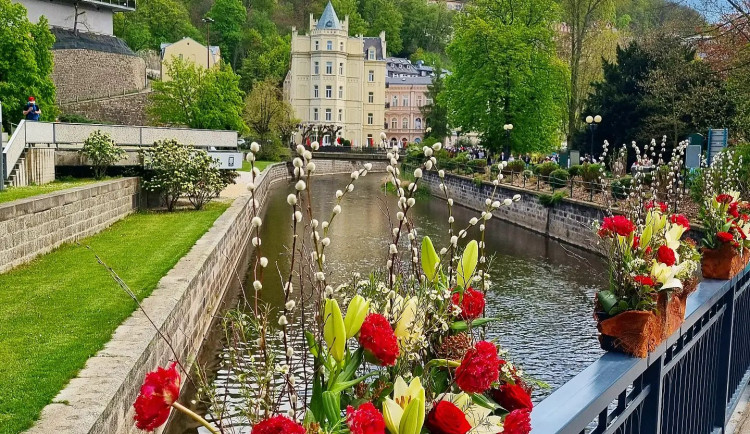 Karlovy Vary dnes zahájily 666. lázeňskou sezonu, stále chybí delší pobyty