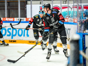 Hokejový obránce Tureček podepsal novou dvouletou smlouvu v Karlových Varech