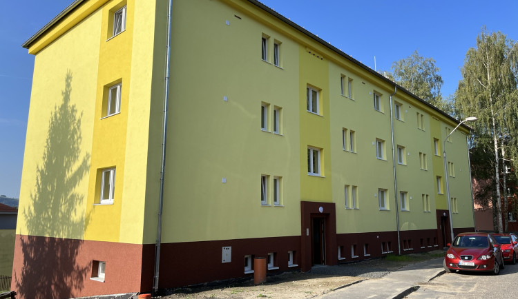 Společnost založená Sokolovskou uhelnou dokončuje opravu bytů u kina Alfa, zájem je o ně velký.