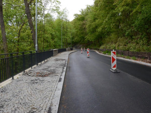 Karlovarští řidiči mají důvod k radosti. Město po necelém roce opravilo Bezručovu ulici