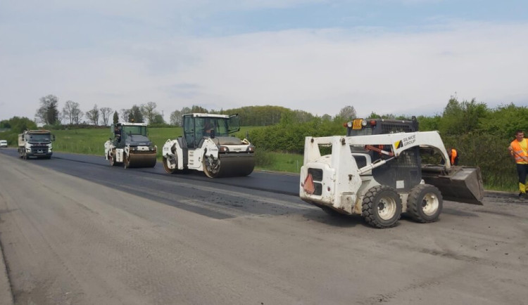 Rekonstrukce D6 mezi Karlovými Vary a Novým Sedlem skončí v půlce června