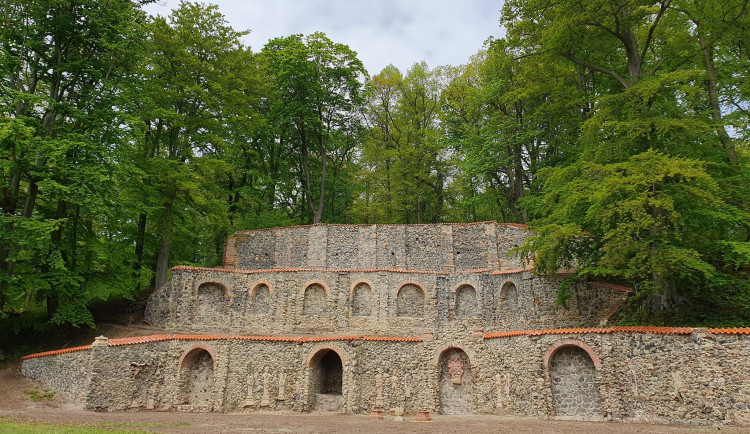 Zámecký park ve Valči zdobí obnovený barokní theatron, poslouží kulturním vystoupením