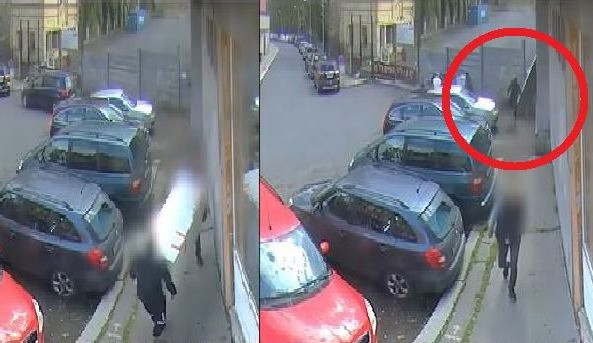 Dva výtečníci se lopotili s velkou lednicí, kterou nakonec odložili na chodníku. Jejich akci zachytila kamera