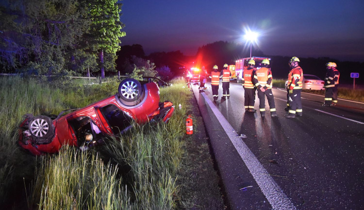 Tragická noc. V Karlovarském kraji zemřelo při dopravních nehodách pět lidí