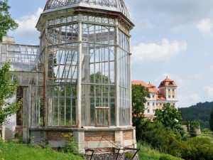 Historický skleník v areálu zámku Valeč na Karlovarsku prochází obnovou