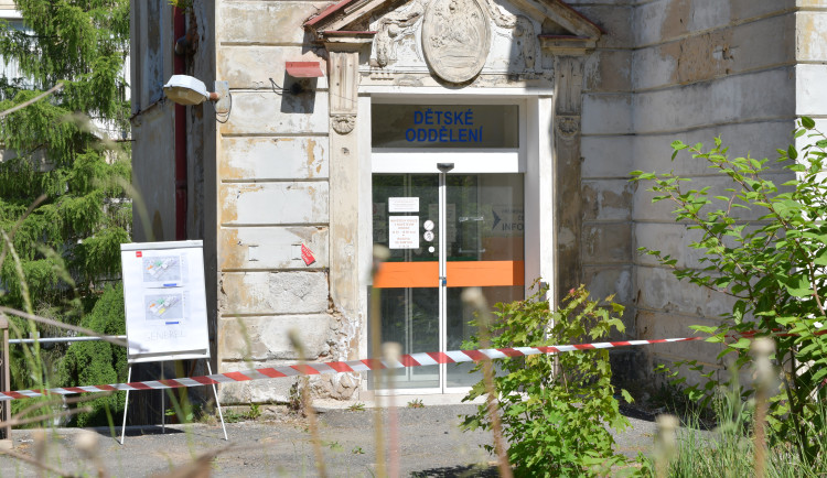 Přestavba karlovarské nemocnice za tři miliardy korun jde podle plánu