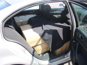 Policisté zastavili PIT manévrem zběsile ujíždějící automobil napěchovaný cigaretami bez kolků