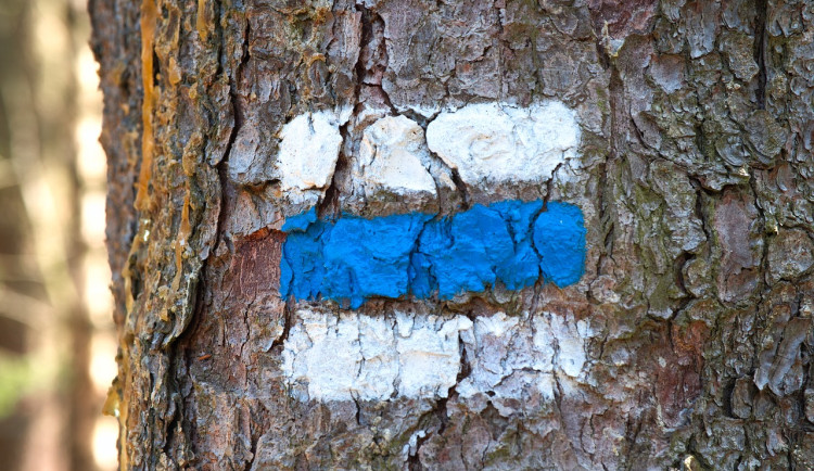 Klub českých turistů získá dotaci ve výši 400 000 korun na obnovu značení v Karlovarském kraji