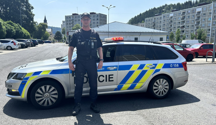 Anonym pohrozil bombou v Kraslicích. Nastražena má být podle něho v obchodě.