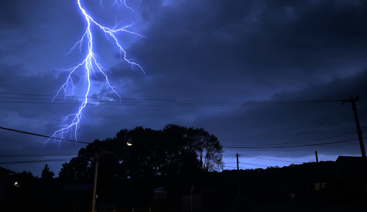 Očekávaná bouře na západ Čech naštěstí neudeřila plnou silou. Meteorologové vysvětlují, proč se výstraha nenaplnila