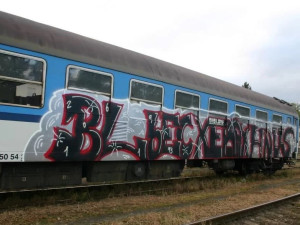 České dráhy bojují se sprejery i s pomocí speciálních nátěrů, testování se ujali studenti umělecké školy