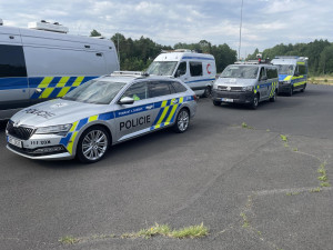 Policisté kontrolovali náklaďáky a autobusy. Nejčastějším přestupkem byl nevyhovující technický stav