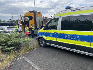 Policisté kontrolovali náklaďáky a autobusy. Nejčastějším přestupkem byl nevyhovující technický stav