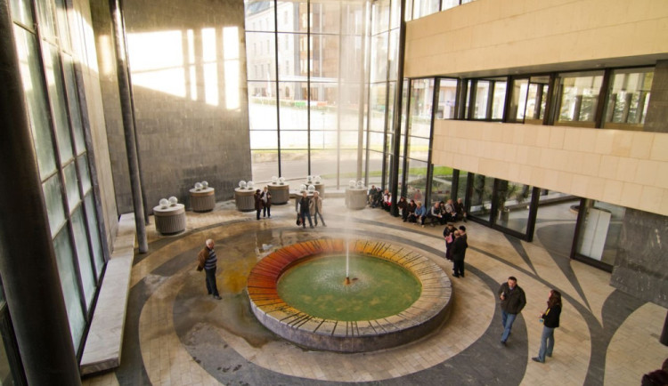 Nejlepšími stavbami v Karlovarském kraji byly Nemocnice Cheb a Vřídelní kolonáda