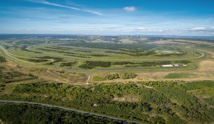 Soukromá firma začne od července udržovat silnice v areálu polygonu BMW u Sokolova