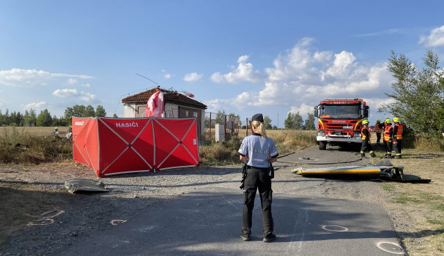 size4-16605704541136-239-video-pad-letadla-pri-leteckem-dni-v-chebu-organizatori-vyjadruji-soustrast-rodine-mrtveho-pilota