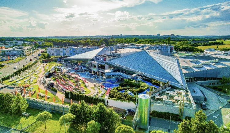 Aquapalace Praha zahajuje letní sezónu v Havajském stylu