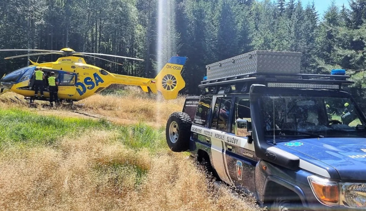 Německý cyklista zemřel po pádu z kola na trailu v Krušných horách, oživovali ho skoro hodinu