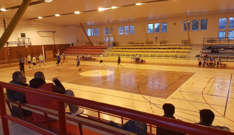 Karlovarský kraj chce začít s přestavbou sportovní haly v Sokolově za dva roky.