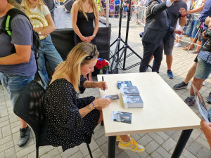 Wimbledonskou vítězku Vondroušovou přivítaly v rodném Sokolově stovky lidí