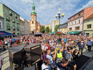 Wimbledonskou vítězku Vondroušovou přivítaly v rodném Sokolově stovky lidí