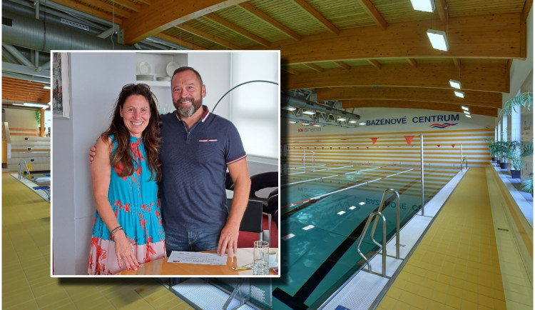 Primátorka města Karlovy Vary Andrea Pfeffer Ferklová a plavčík Rudolf Boris Mohlberg.